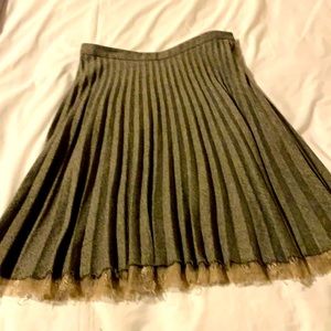 Distressed skirt💥$10